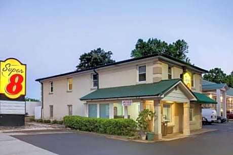 Super 8 by Wyndham Charlotte Downtown Area