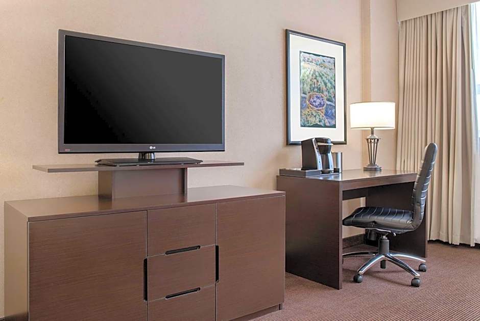 Ramada Plaza by Wyndham Calgary Downtown