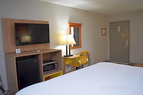 Queen Room - Non-Smoking