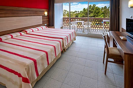 Standard Quadruple Room (3 Adults + 1 Child)