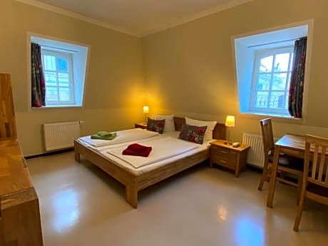 Double Room with Air-Conditioning