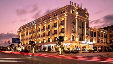 Mong Cai Palace Hotel