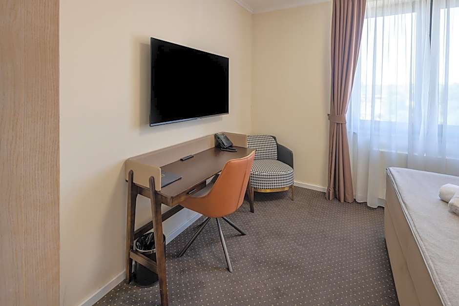 Nobel West Hotel