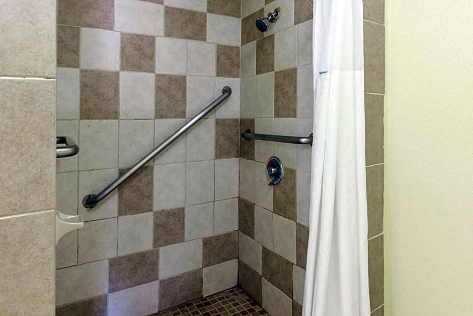 Days Inn by Wyndham Kent - Akron