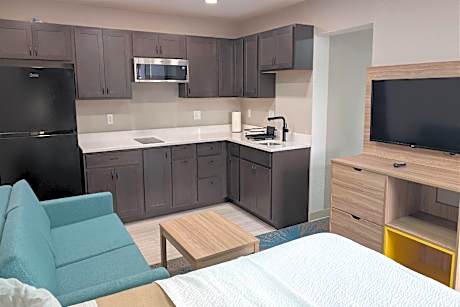 1 King Bed, 1 Full Bed, Sofa Bed, Efficiency Room, Kitchenette, Non-Smoking