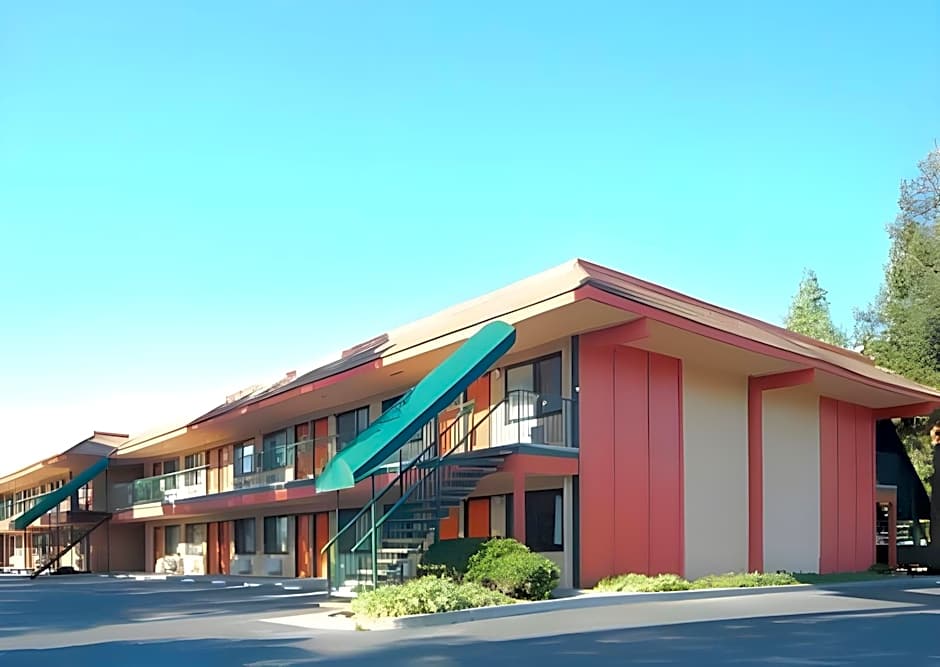 Days Inn by Wyndham Gilroy