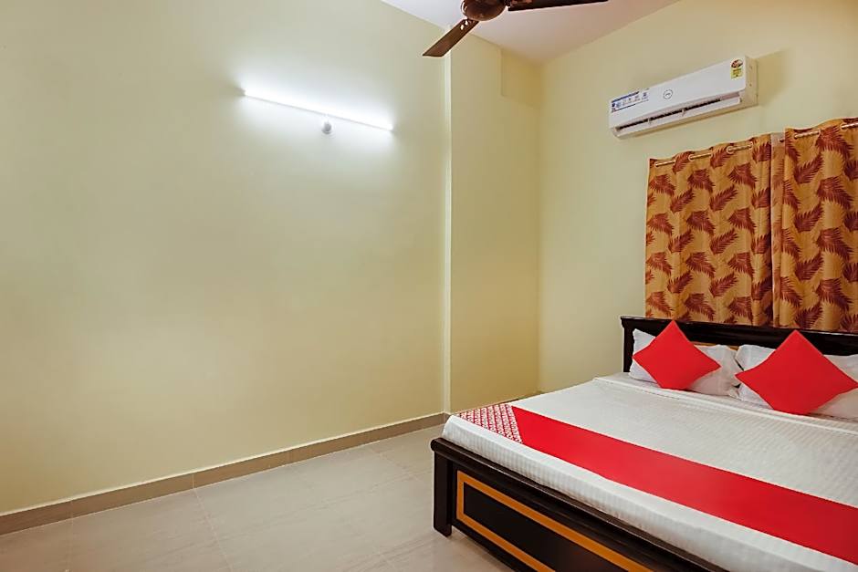 Hotel Shri Chaitra by OYO Rooms – Hyderabad, IA