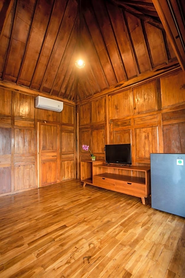 Metangi Joglo House