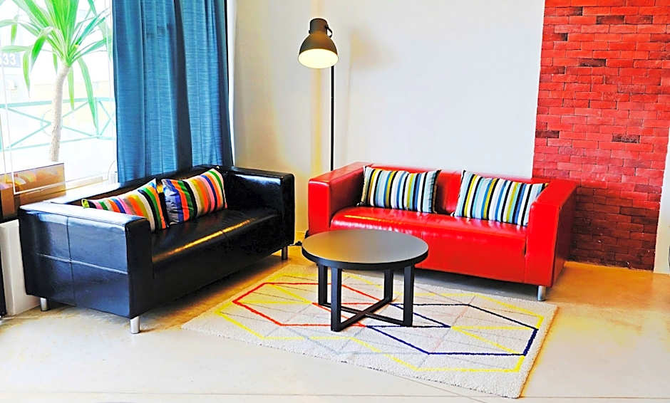 Roomies Suites