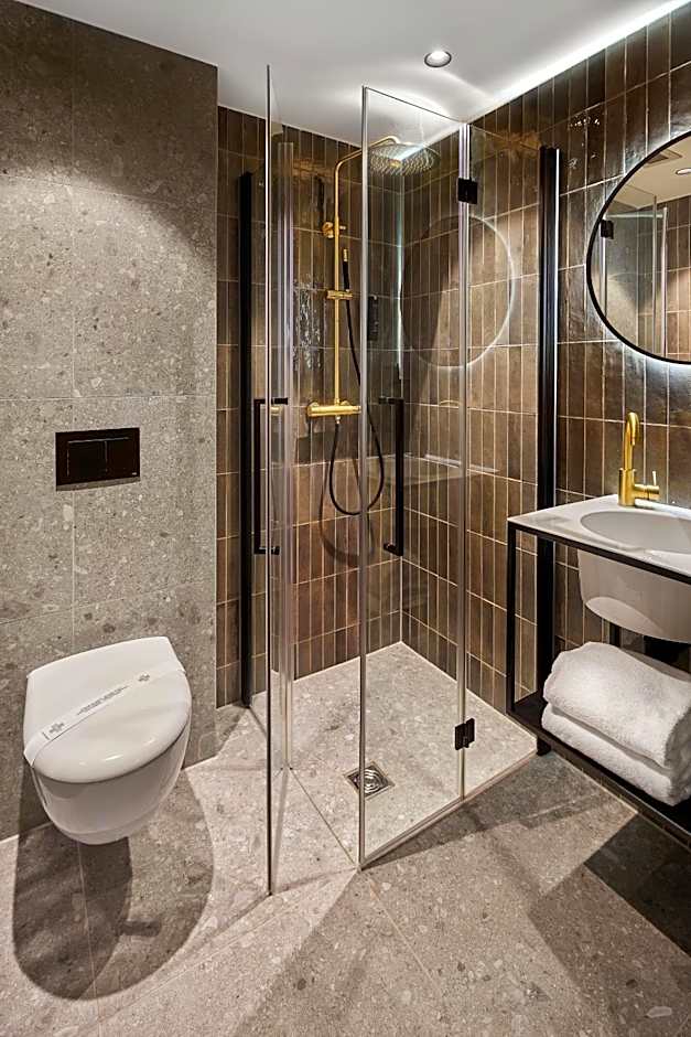 Boutique Hotel First City