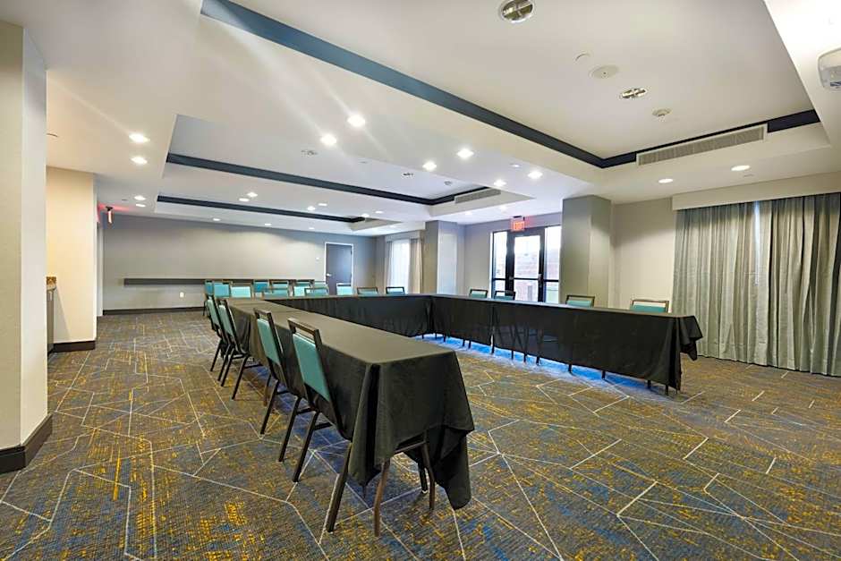 Hampton Inn By Hilton And Suites Tulsa Central