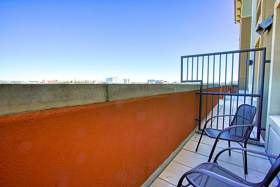 Drury Inn & Suites Near La Cantera