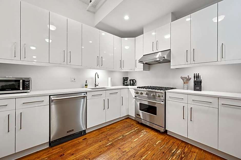 Massive SoHo Loft 4 Bedrooms 2 Bath 8 beds