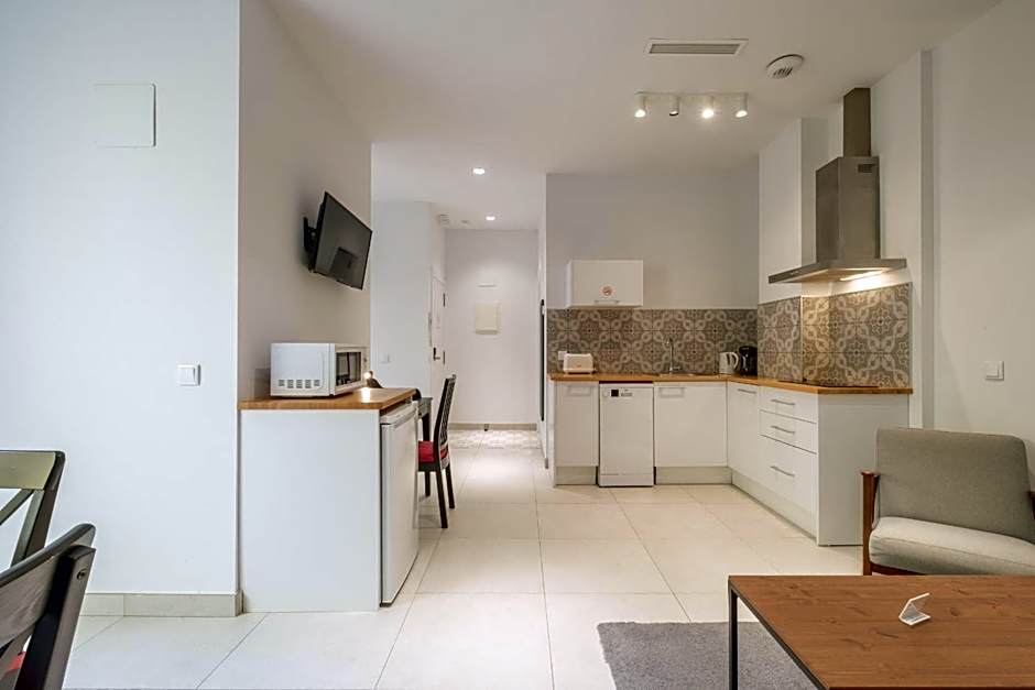 Chic & Comfortable Apartment, Private Terrace