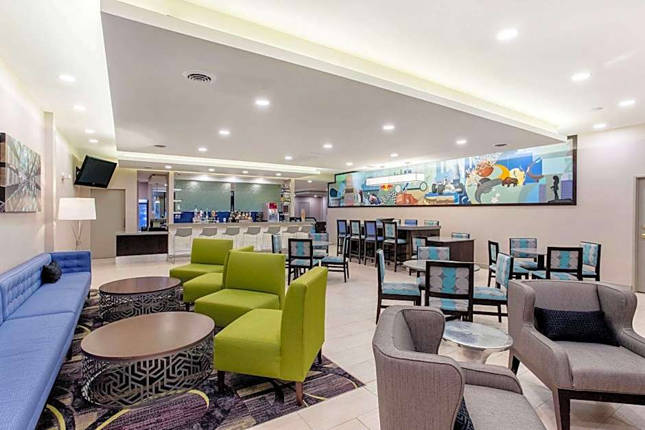 La Quinta Inn & Suites by Wyndham Indianapolis South