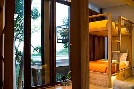 1 Bunk Bed Mixed Dormitory