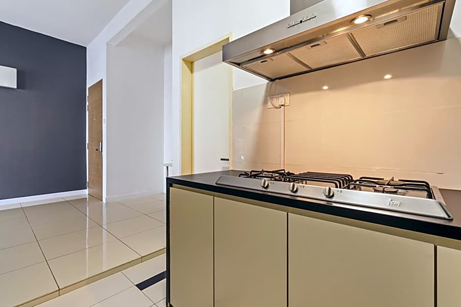 Puchong Skypod Residence, 1-5 pax with Balcony Unit, Walking Distance to IOI Mall, 10min Drive to Sunway