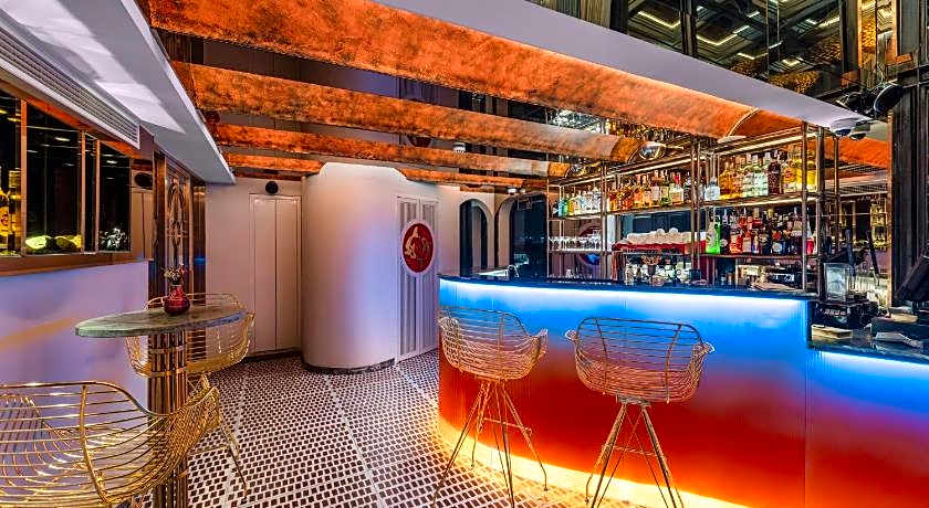 Peridot Gallery Classic Hotel