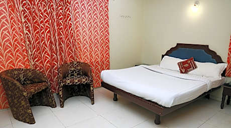 HOTEL NILGIRIS INN