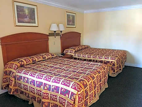 2 Queen Beds No-Smoking Room