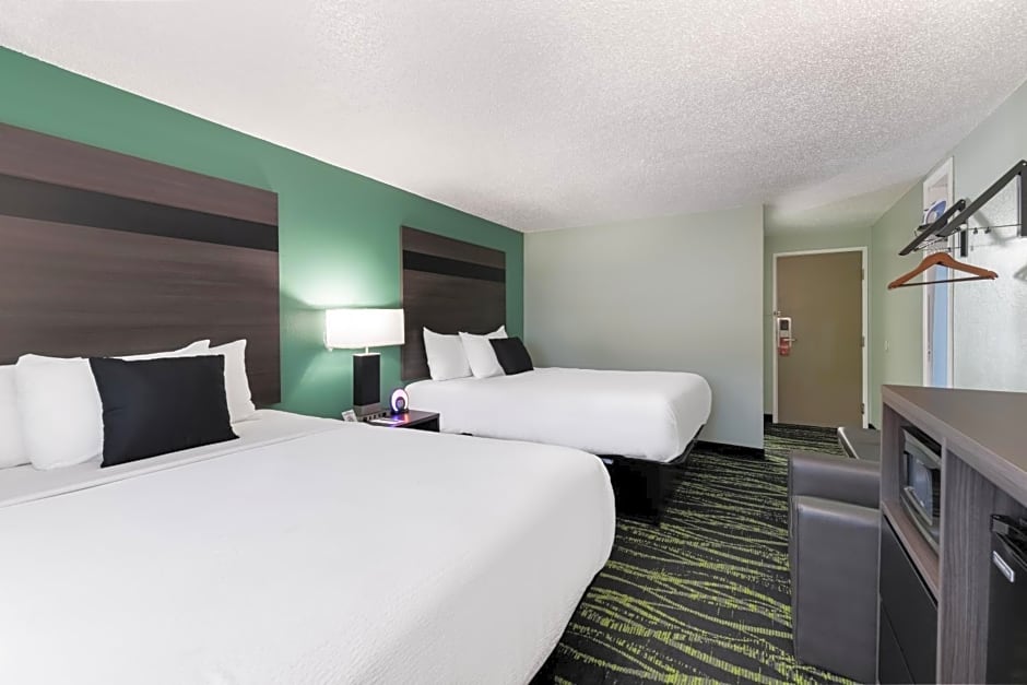 Baymont by Wyndham Liberty MO
