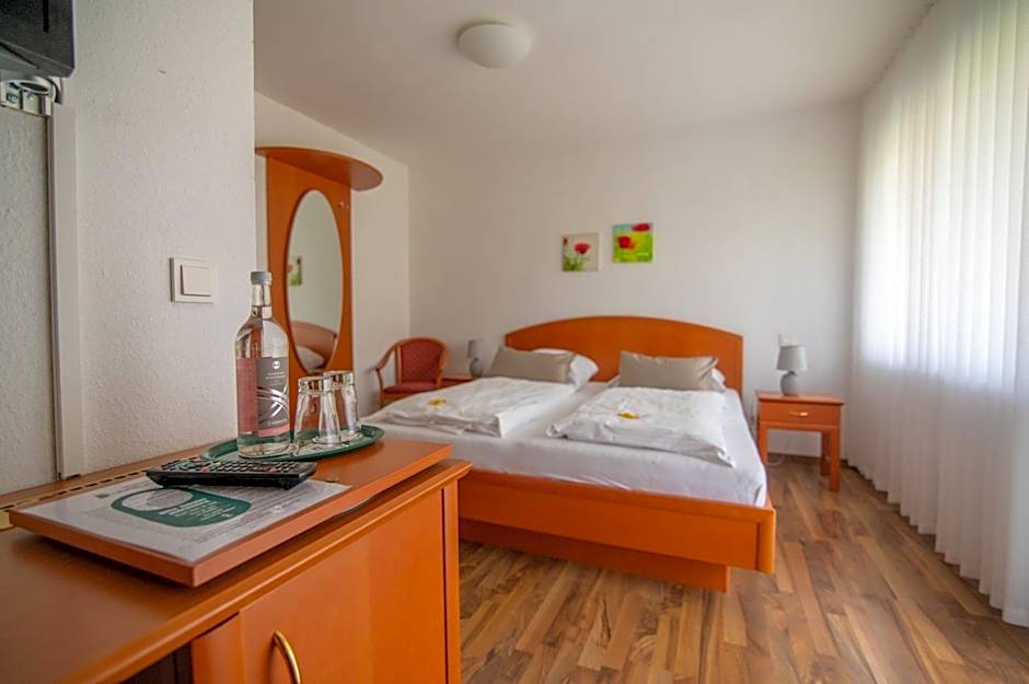 Photo 1 of 4 of Double Room