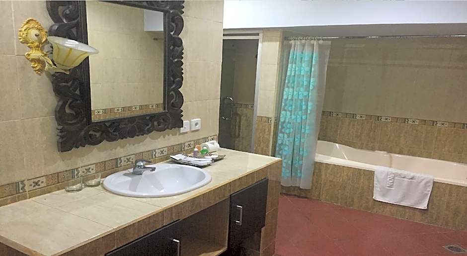 Puri Saron Hotel Madangan - Gianyar