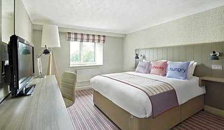 Club Room (FREE GYM & POOL ACCESS)