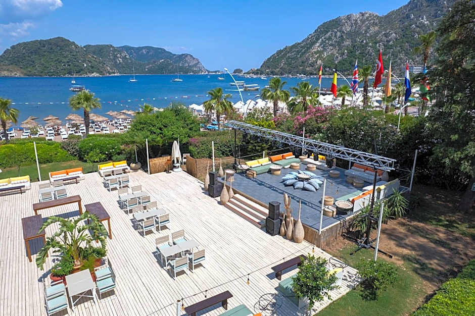 Marti La Perla - Adult Only+16