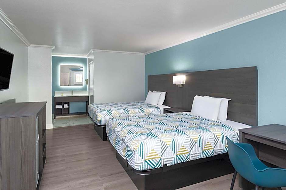 Travelodge by Wyndham Lemoore Near Naval Air Station