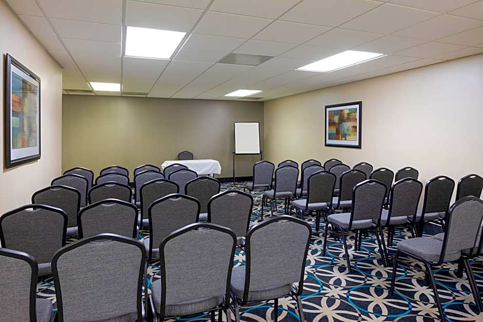 La Quinta Inn & Suites by Wyndham Snellville - Stone Mountain