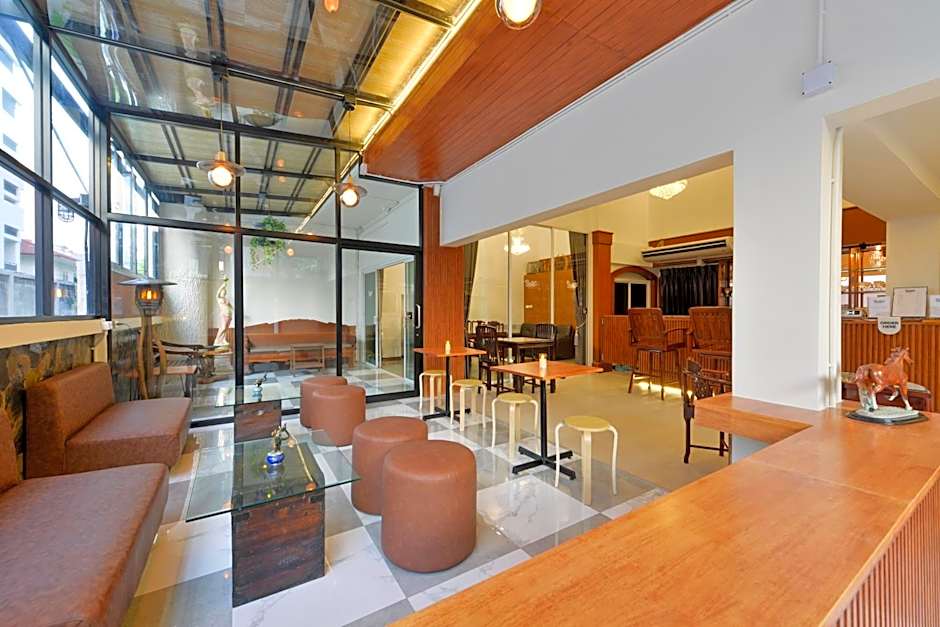 Ratchathewi Hyde Away