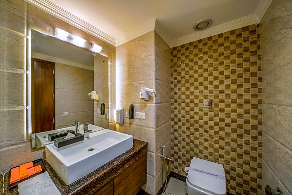 Hotel Saffron Leaf