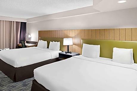 Quadruple Room with Two King Beds - Disability Access/Non Smoking