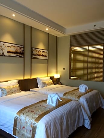 Deluxe Double or Twin Room