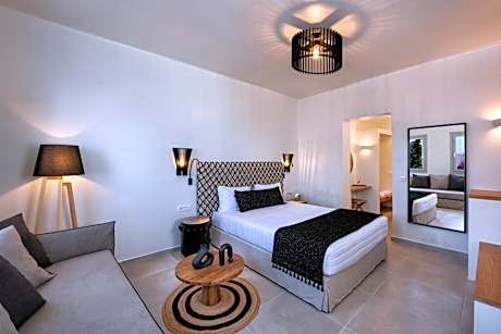 Deluxe Suite with Hot Tub