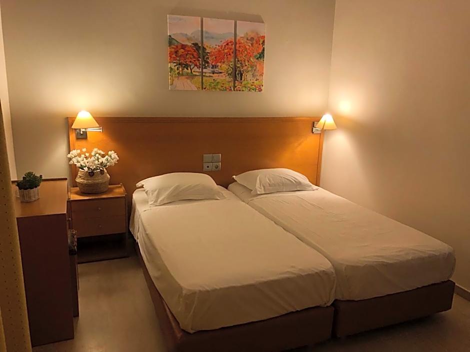 Philippos Studios & Apartments