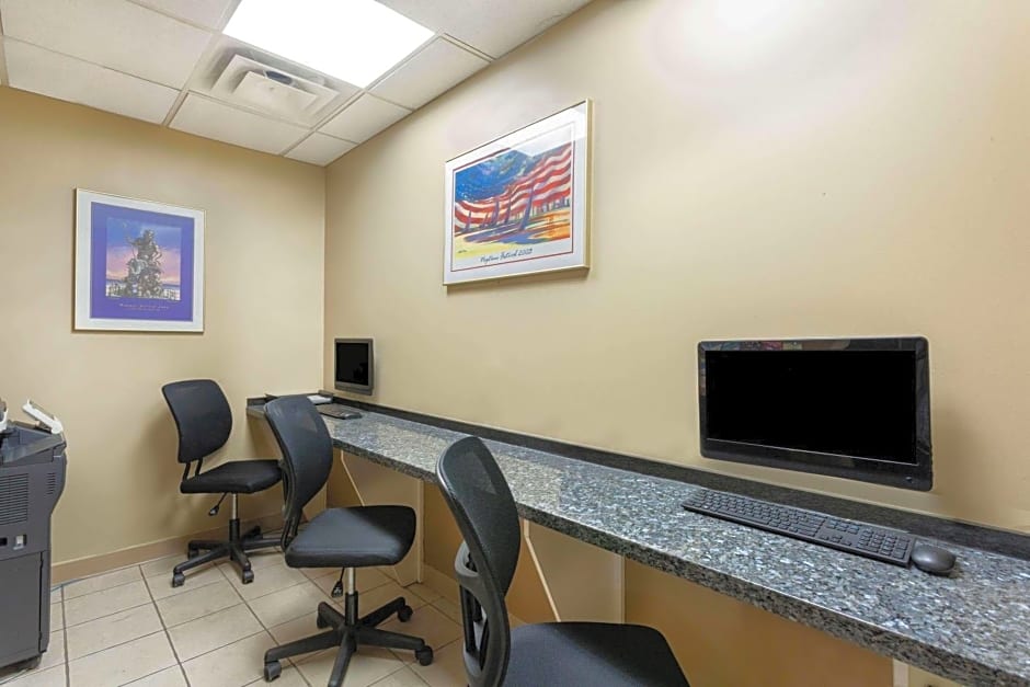 Ramada Plaza by Wyndham Virginia Beach
