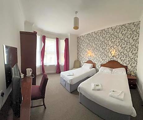 Family Room (2 Adults + 1 Child)