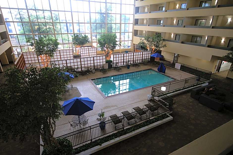 Atrium Hotel And Suites Dfw Airport