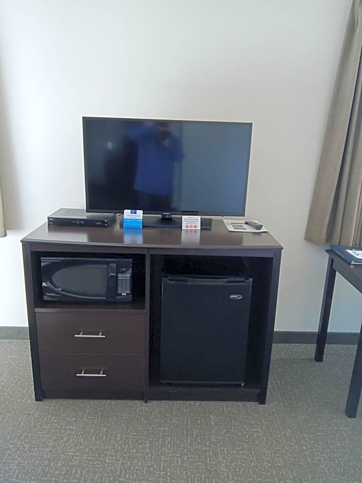 Cobblestone Inn & Suites - Manchester