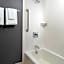 Courtyard by Marriott Raleigh Midtown