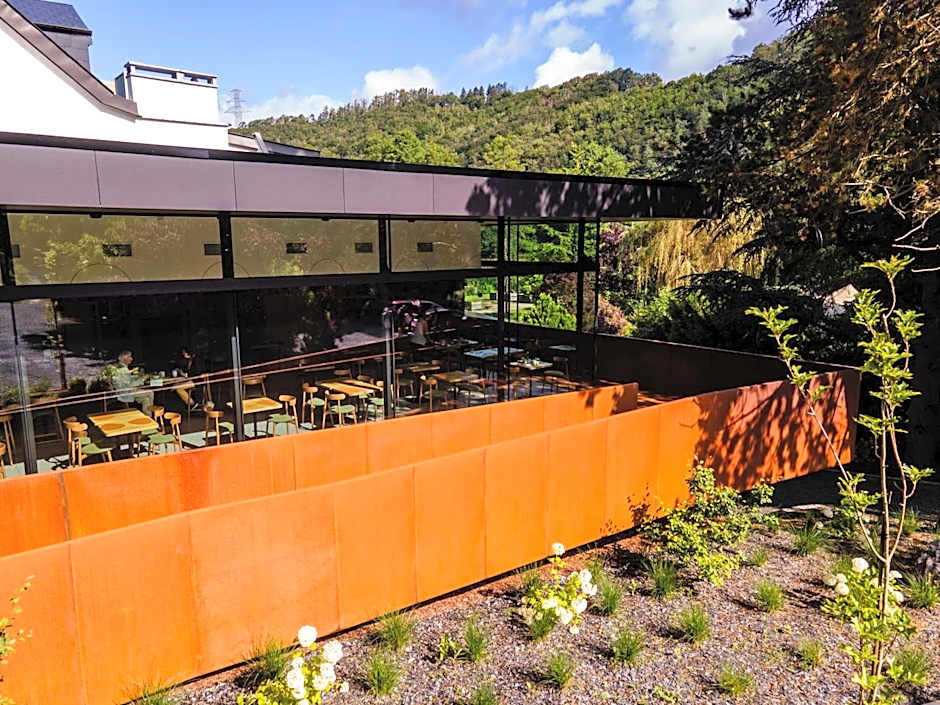 Logis Hostellerie De La Claire Fontaine