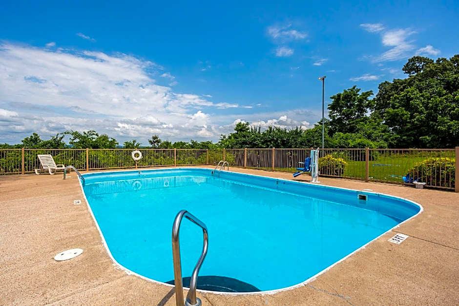 Days Inn by Wyndham Batesville AR
