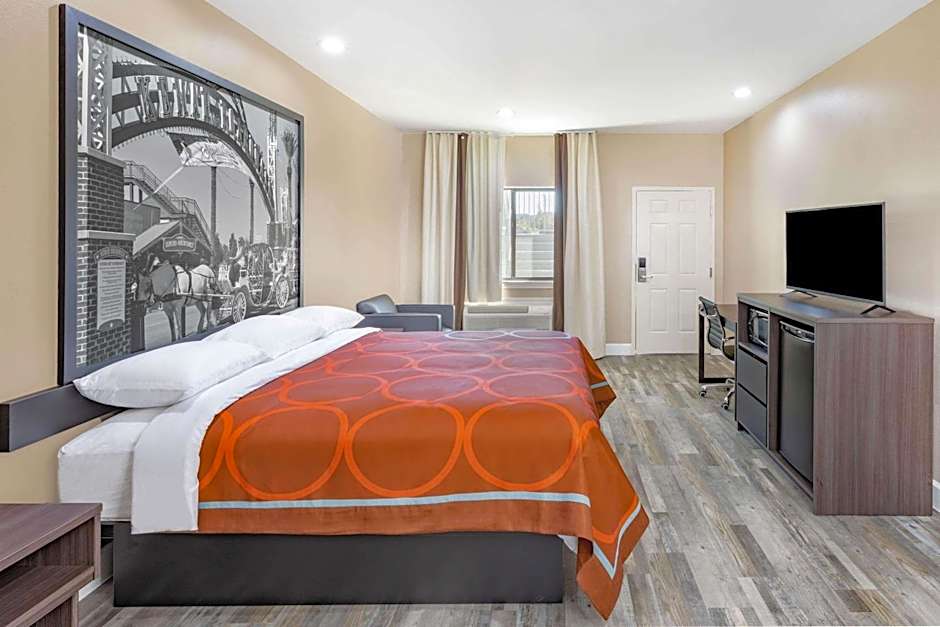 Super 8 by Wyndham Houston NW Beltway 8