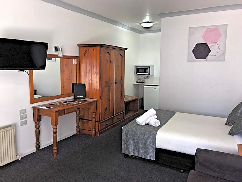 New England Motor Inn