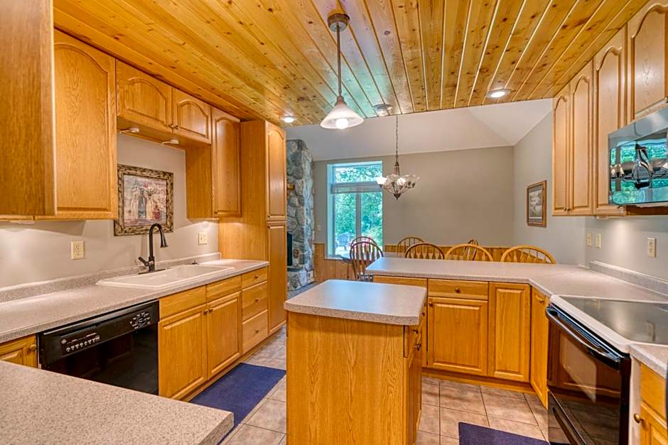 The River Condos Hot Tub Fireplace Family & Pet Friendly River Front 2 to 6 bedroom condos dock