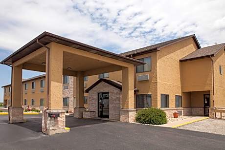 Super 8 by Wyndham Dwight