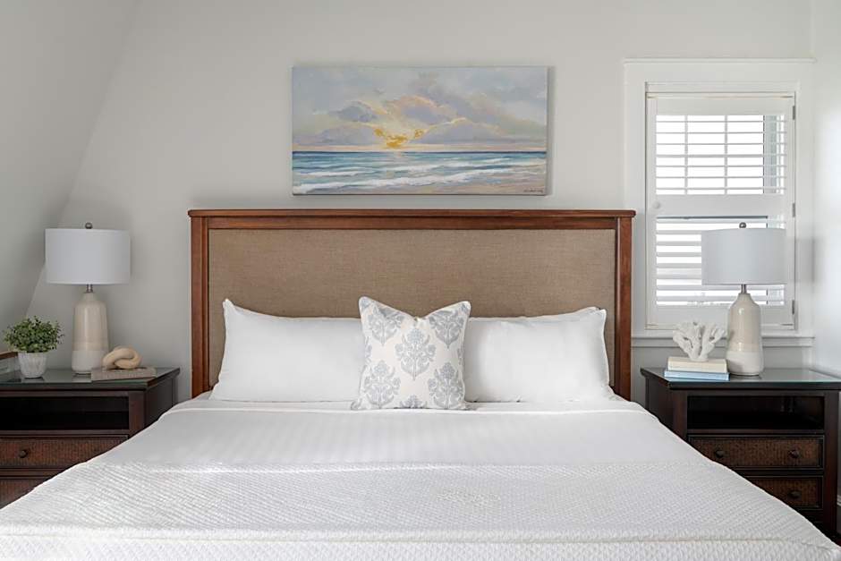 Photo 1 of 4 of 1 King Bed, Sunset View