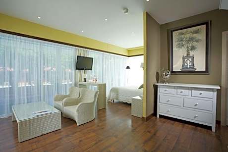 Family Queen Suite with Bunk Beds and Terrace